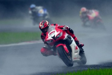 Hujan Menjadi Ganjalan Bagi Dimas Ekky Pertahankan Posisi Podium di Race 2 Supersport 600 ARRC Sentul