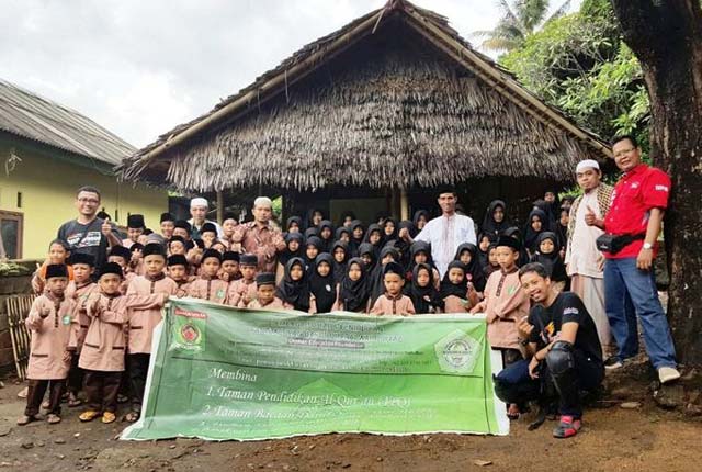 HCRC Lombok Laksanakan Baksos Peduli Pendidikan