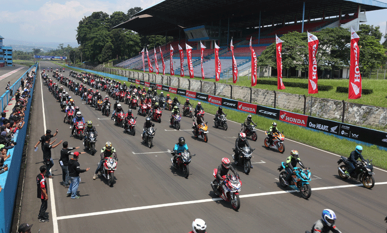 Ribuan Motor Honda Parade Didalam Sirkuit Sentul