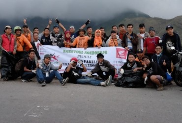 Koentoel Soerobojo Rangkul Komunitas Honda Lakukan Gerakan Pungut Sampah 
