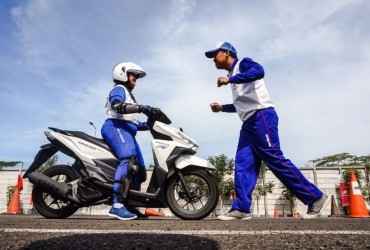 Agen Safety Riding Kelana Kampung Dibekali Pelatihan oleh MPM Distributor