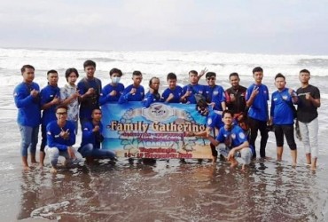 Family Gathering KCI Cirebon Barat Berwisata ke Pantai Parangtritis